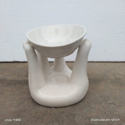 Brahmz ceramic Candle Diffuser hand white